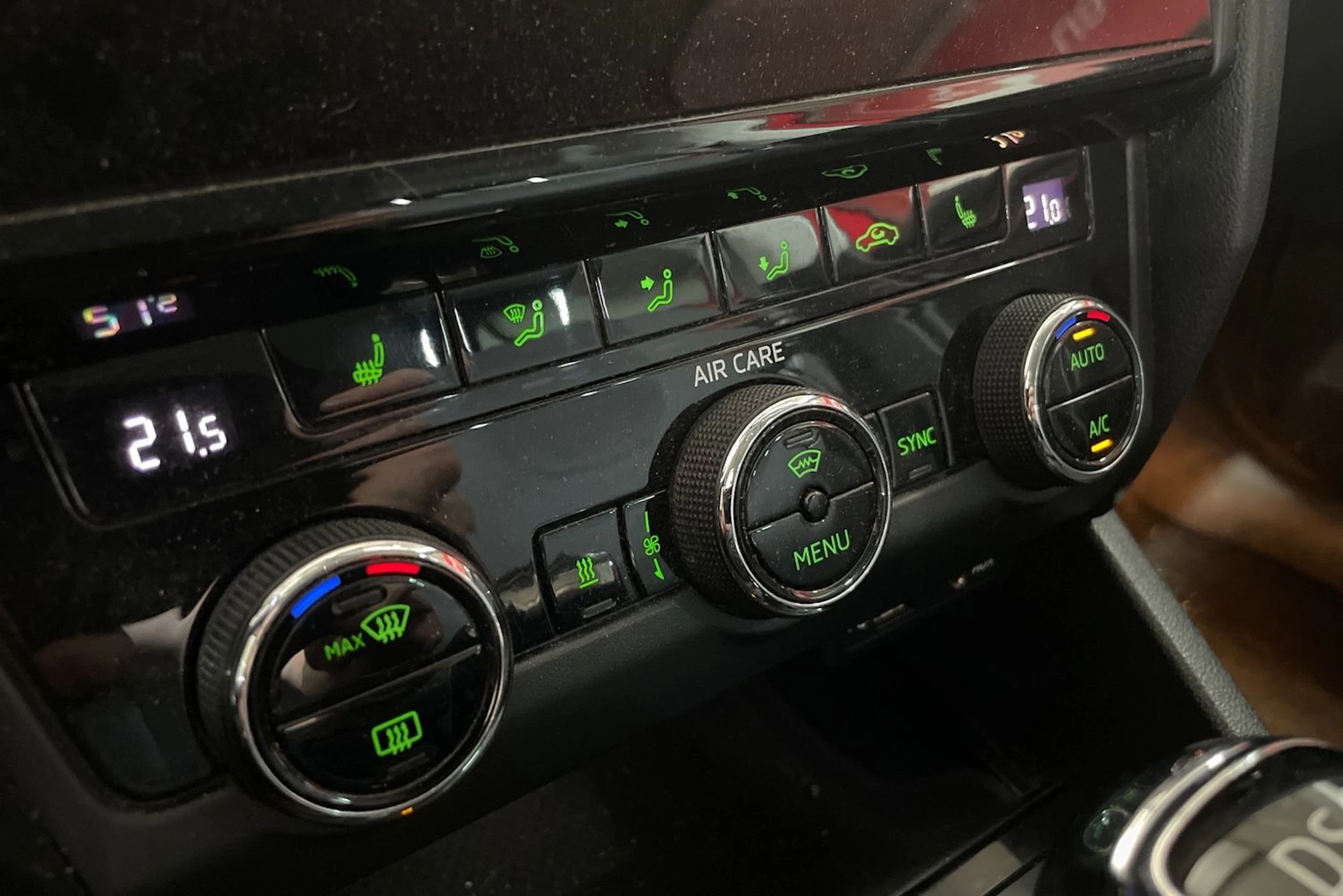 Punainen Skoda OCTAVIA 2018 kuva 8.