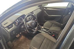 Harmaa Skoda OCTAVIA 2018 kuva 3.