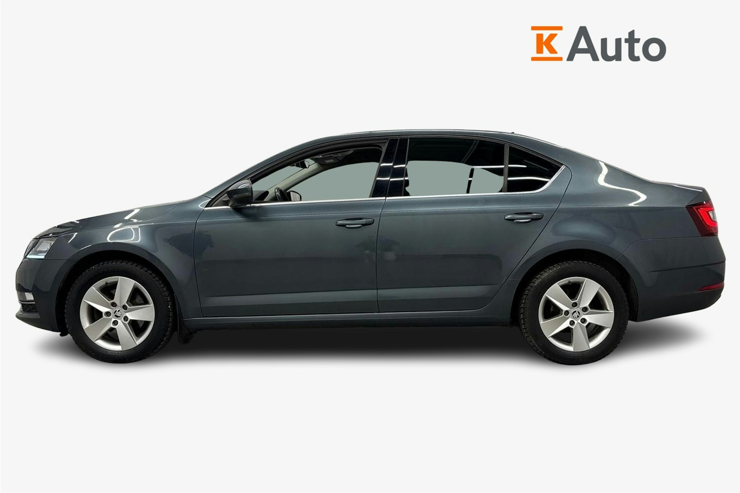 harmaa Skoda Octavia 2018 kuva 6.