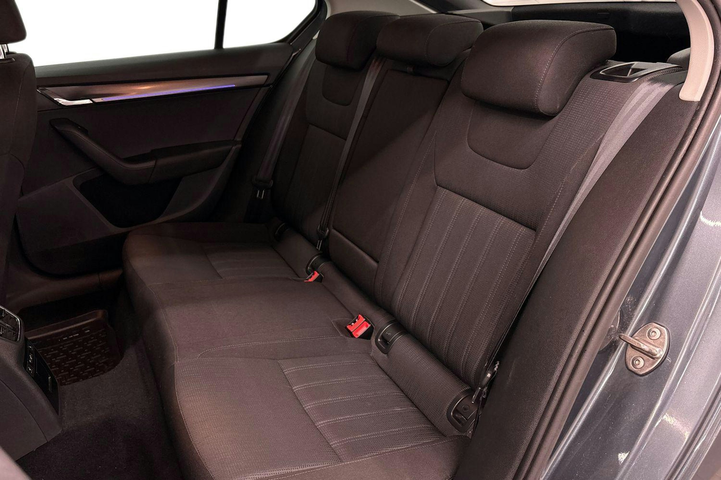 harmaa Skoda Octavia 2018 kuva 10.