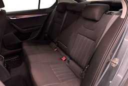 harmaa Skoda Octavia 2018 kuva 10.