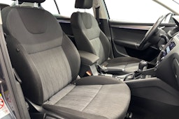 harmaa Skoda Octavia 2018 kuva 14.