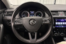 harmaa Skoda Octavia 2018 kuva 20.