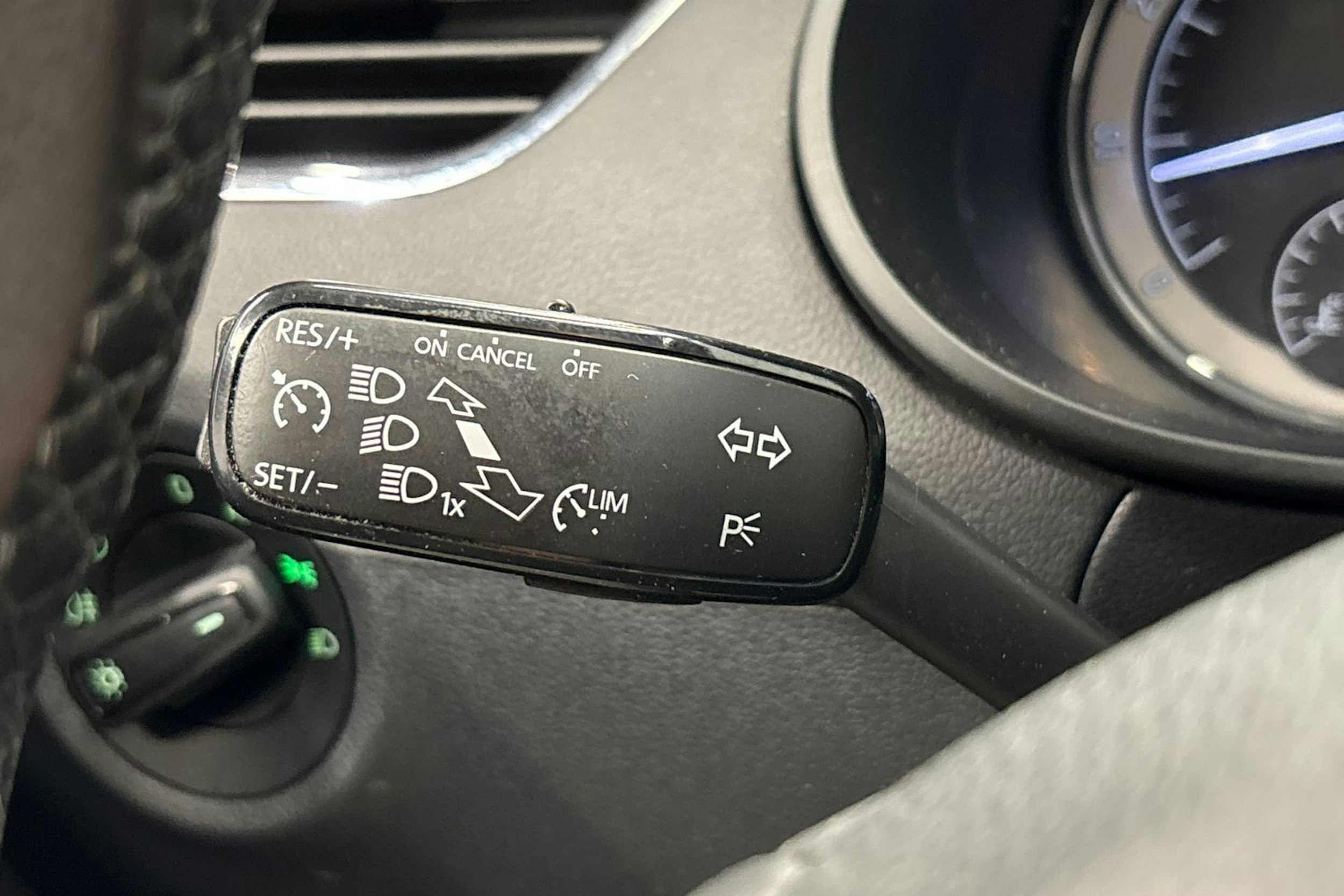 harmaa Skoda Octavia 2018 kuva 21.