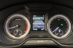 harmaa Skoda Octavia 2018 kuva 22.