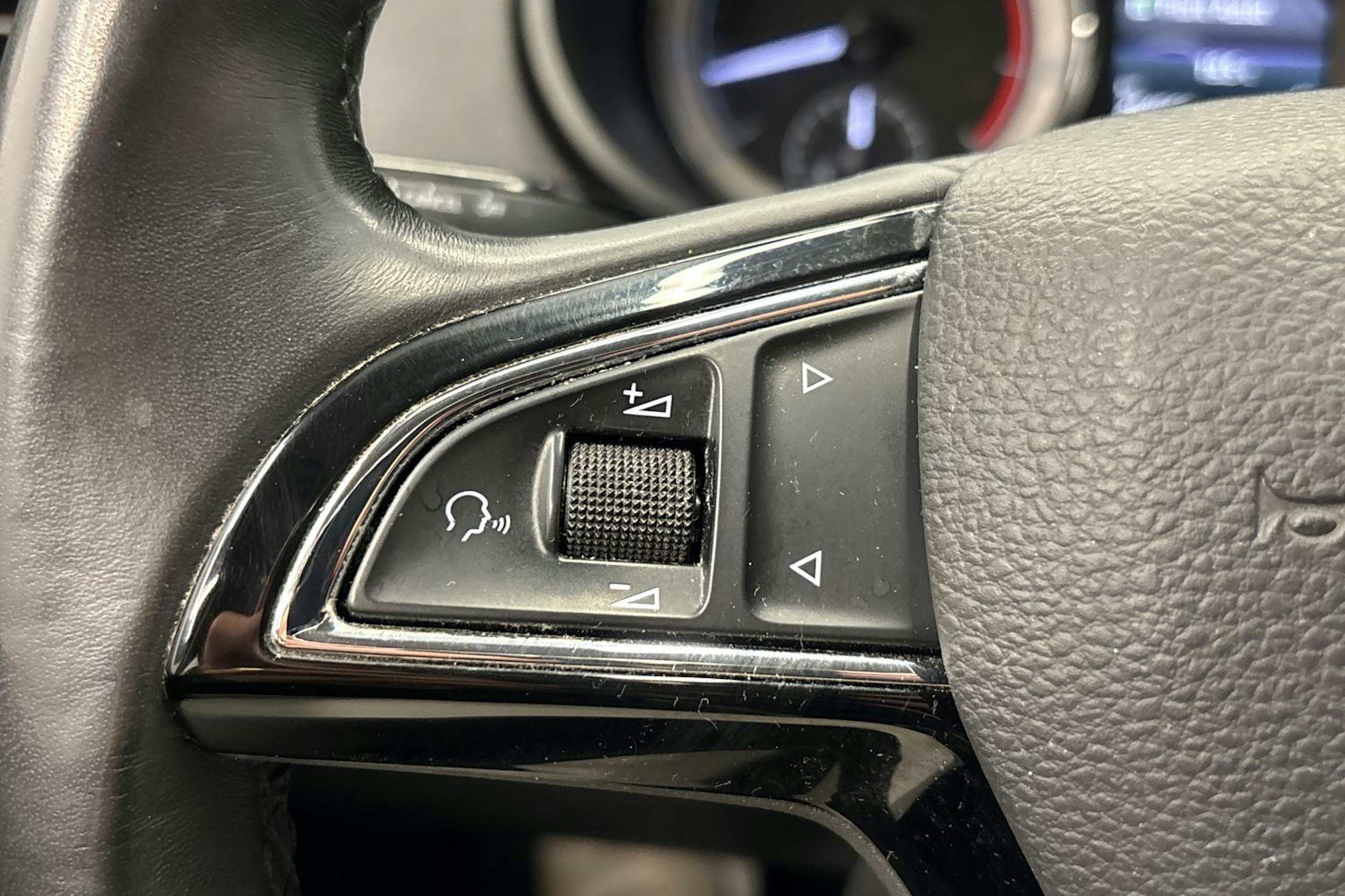 harmaa Skoda Octavia 2018 kuva 23.