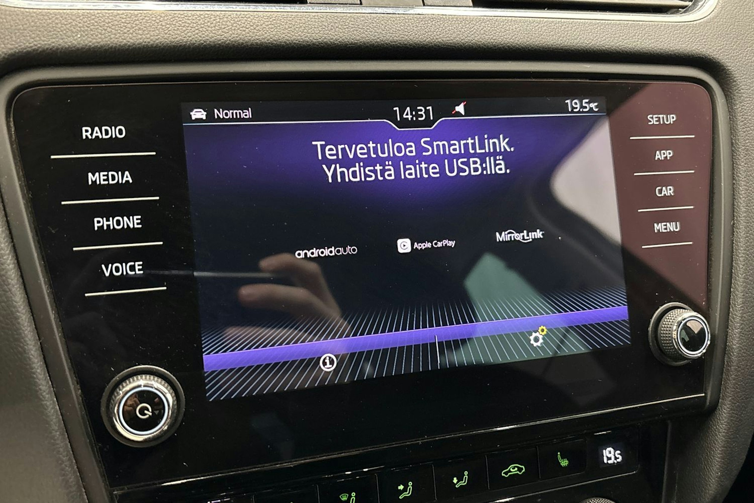 harmaa Skoda Octavia 2018 kuva 25.