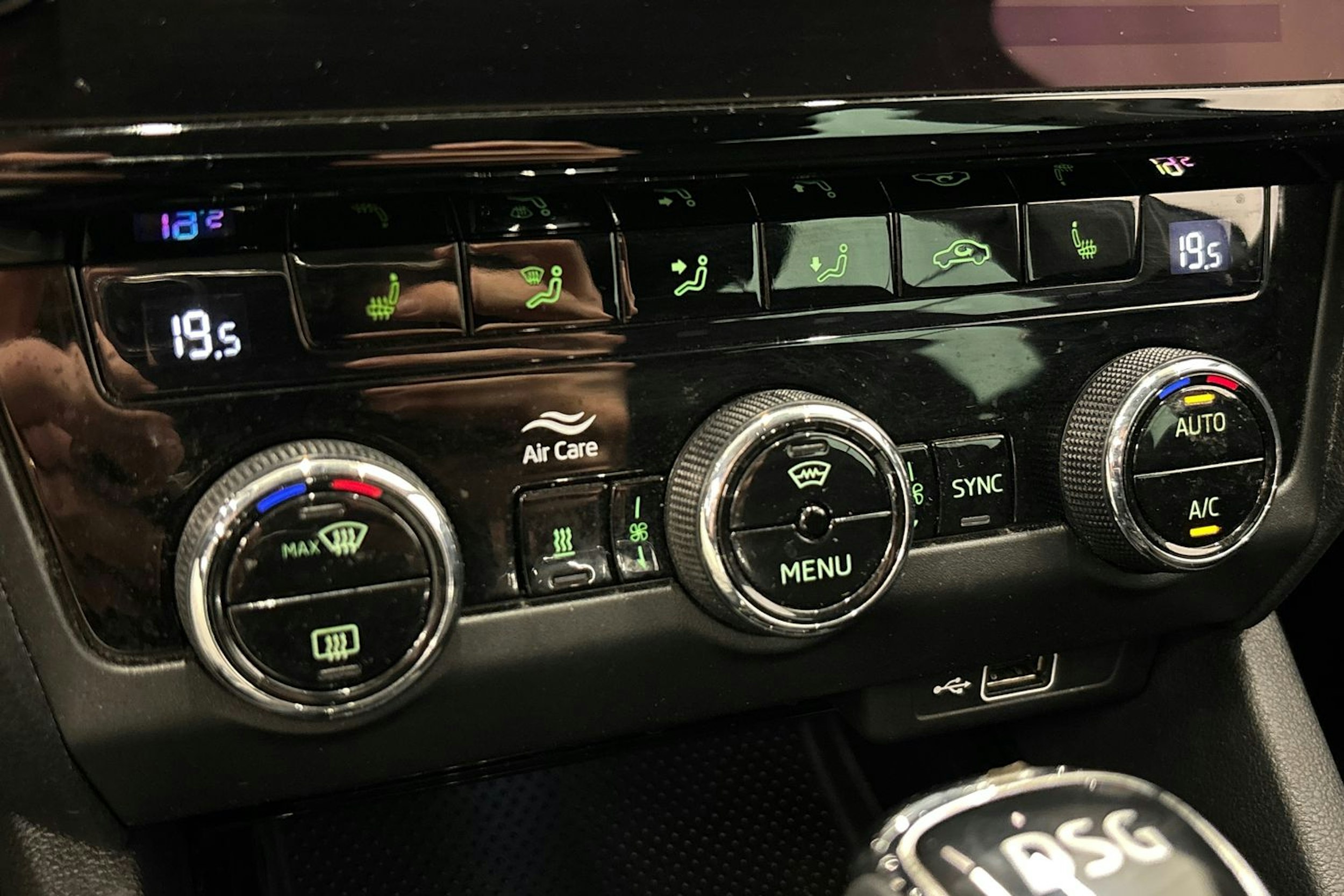 harmaa Skoda Octavia 2018 kuva 27.