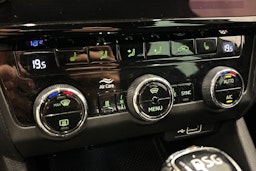 harmaa Skoda Octavia 2018 kuva 27.