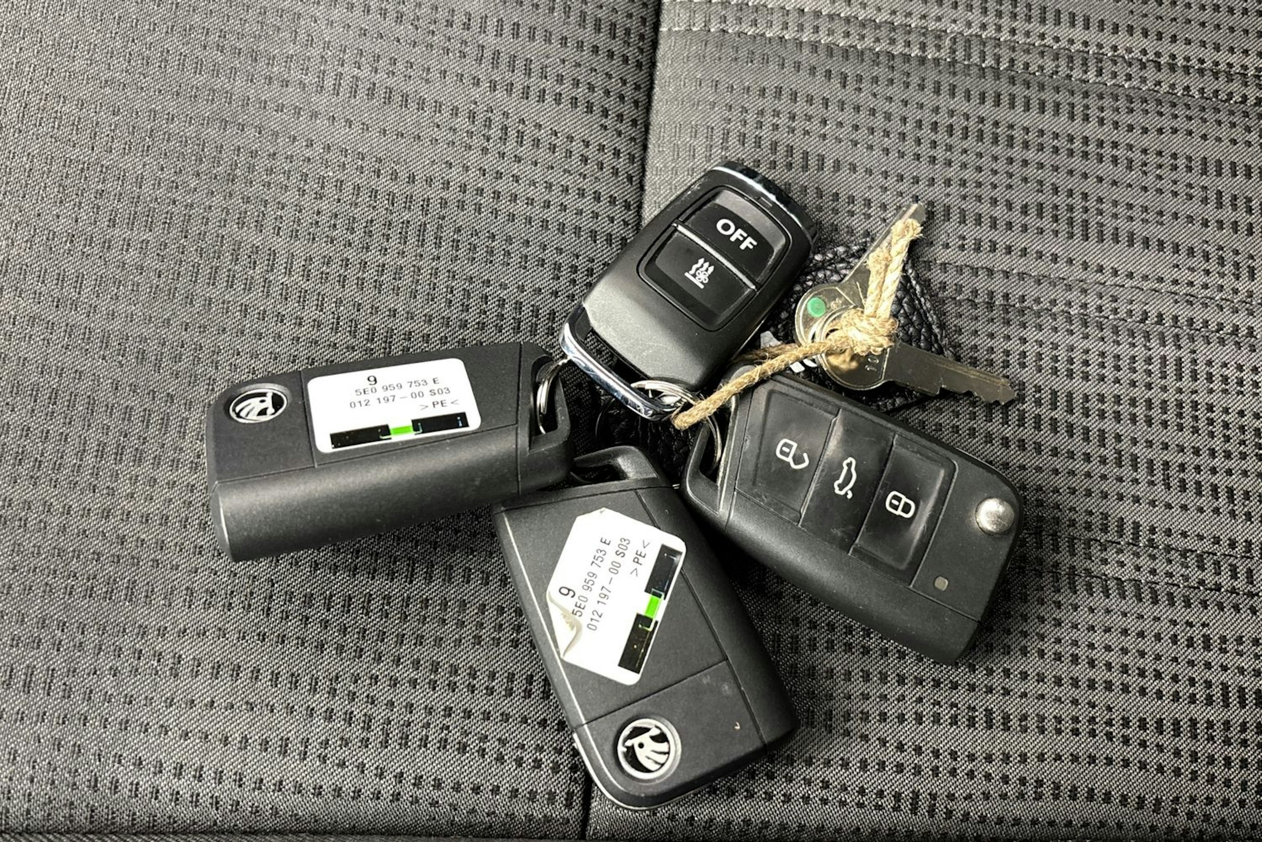 harmaa Skoda Octavia 2018 kuva 29.