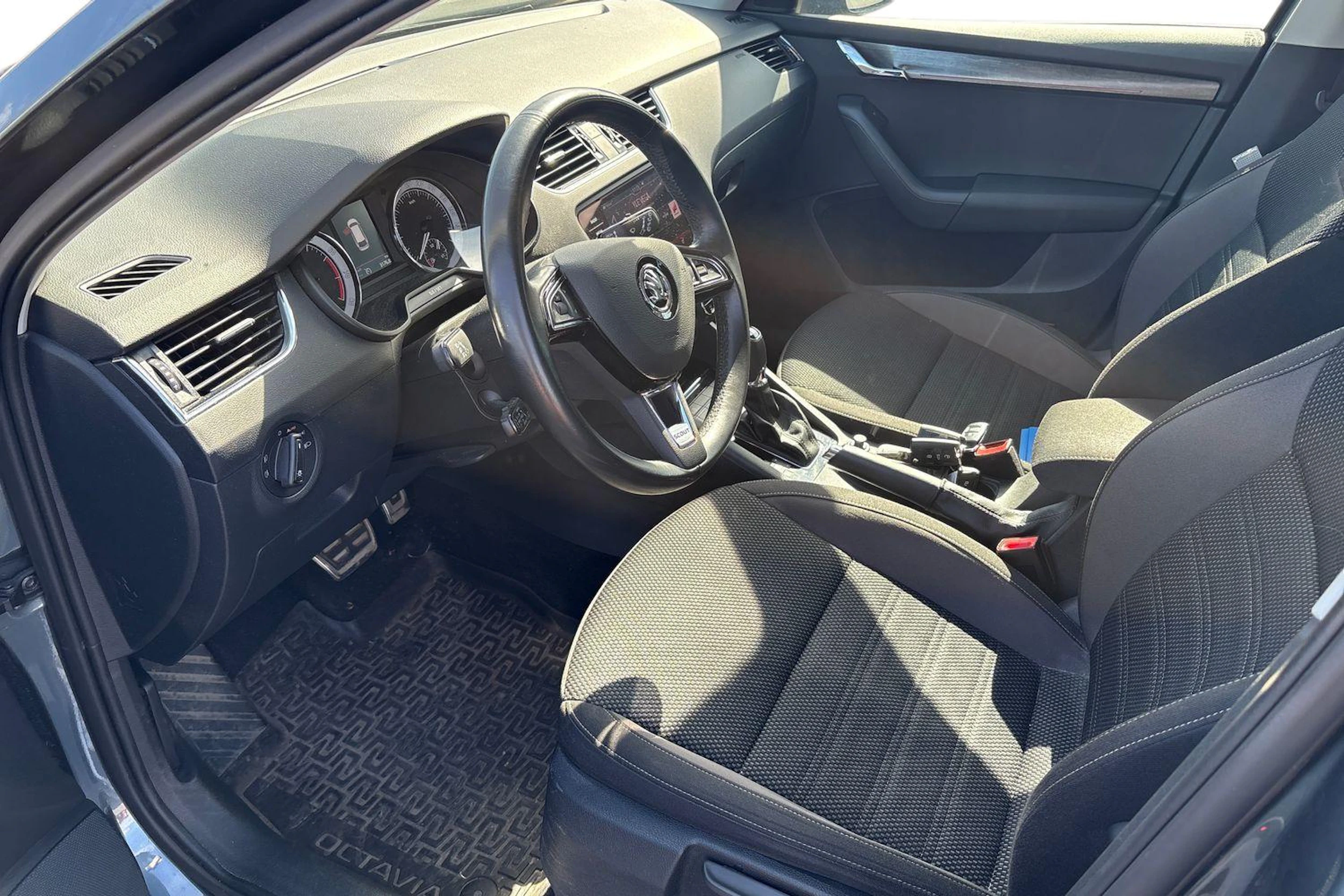 met. harmaa Skoda Octavia 2018 kuva 3.