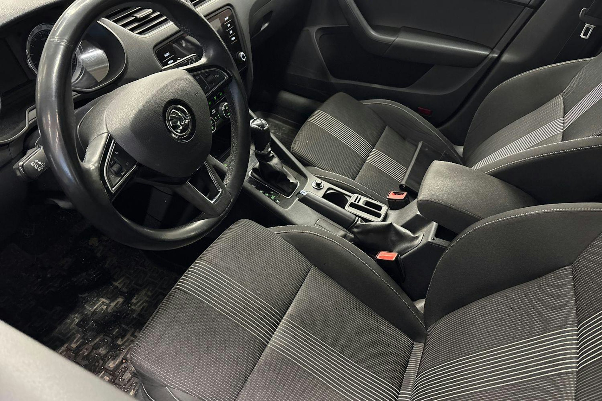 musta Skoda Octavia 2018 kuva 3.