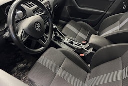 musta Skoda Octavia 2018 kuva 3.