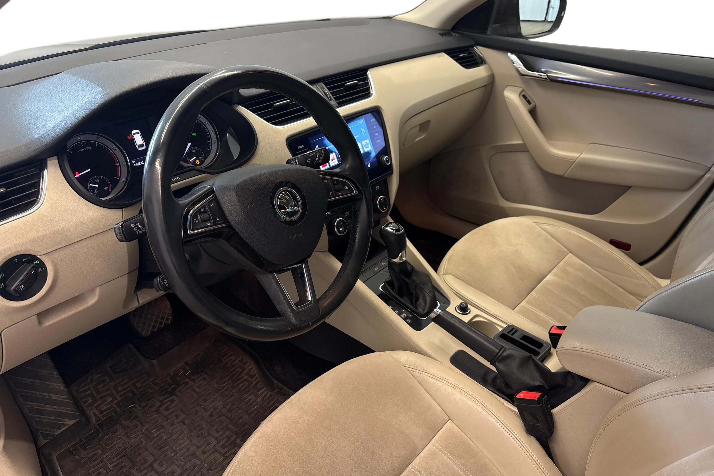ruskea Skoda Octavia 2018 kuva 3.