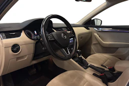 ruskea Skoda Octavia 2018 kuva 8.