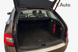 ruskea Skoda Octavia 2018 kuva 12.