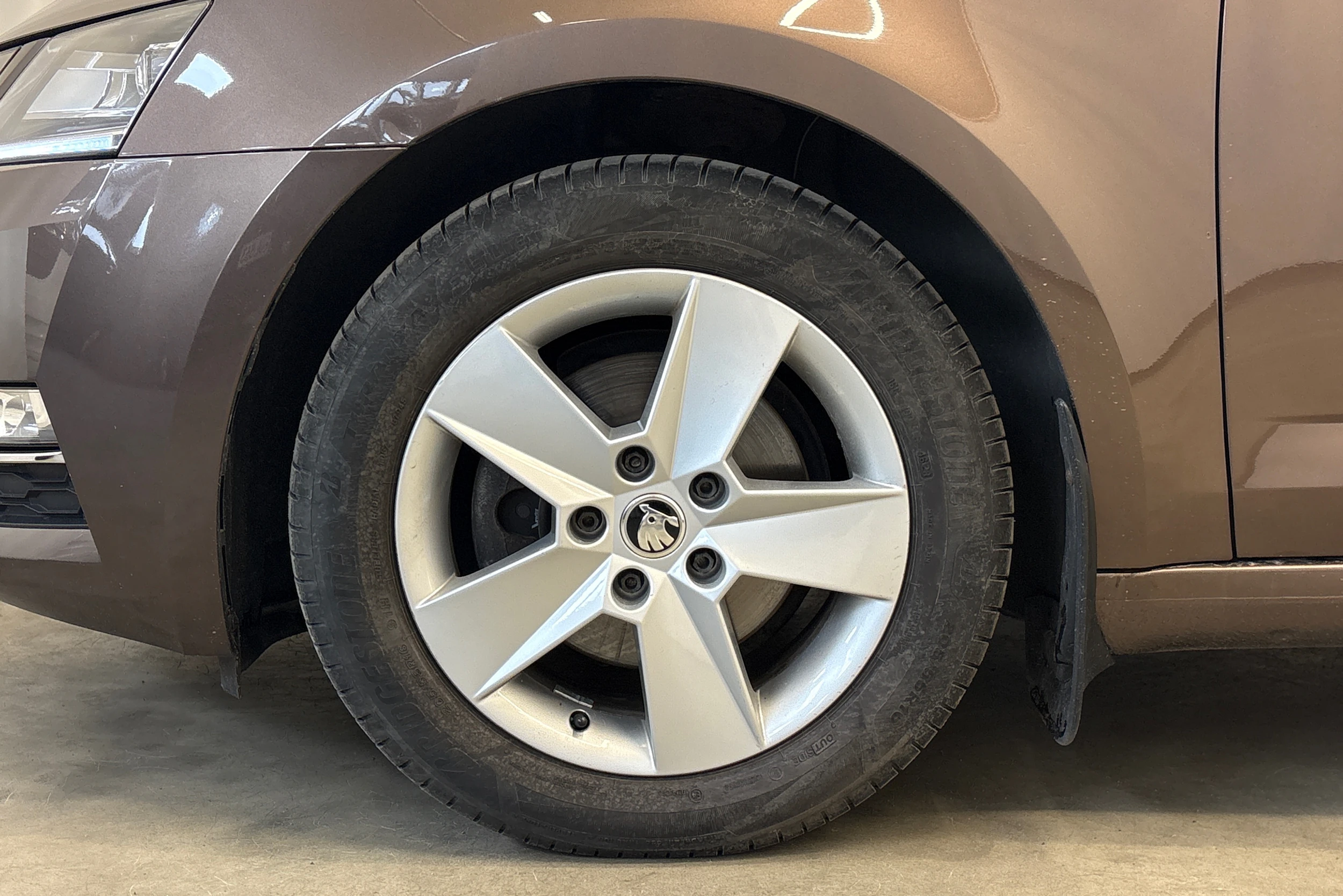ruskea Skoda Octavia 2018 kuva 15.