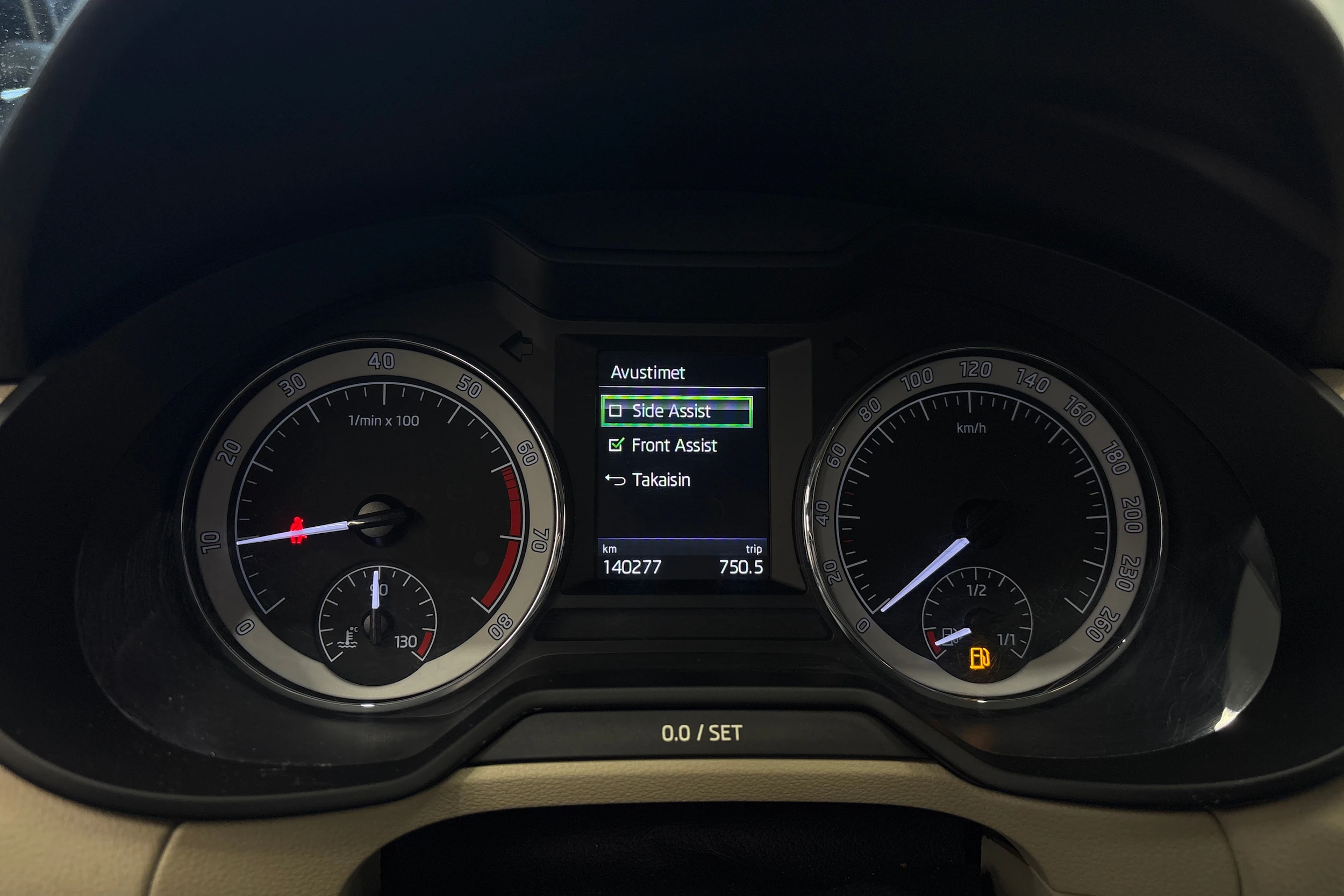 ruskea Skoda Octavia 2018 kuva 16.