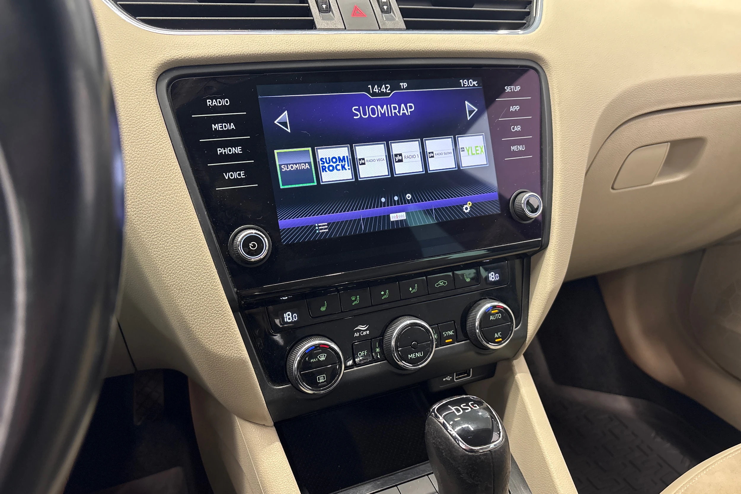 ruskea Skoda Octavia 2018 kuva 18.