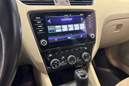 ruskea Skoda Octavia 2018 kuva 18.