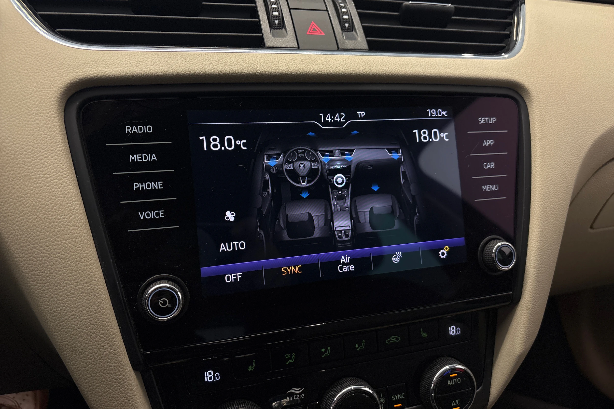 ruskea Skoda Octavia 2018 kuva 22.