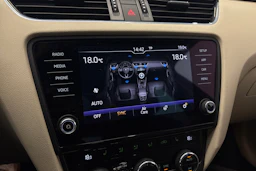 ruskea Skoda Octavia 2018 kuva 22.