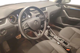 Harmaa Skoda OCTAVIA 2018 kuva 3.