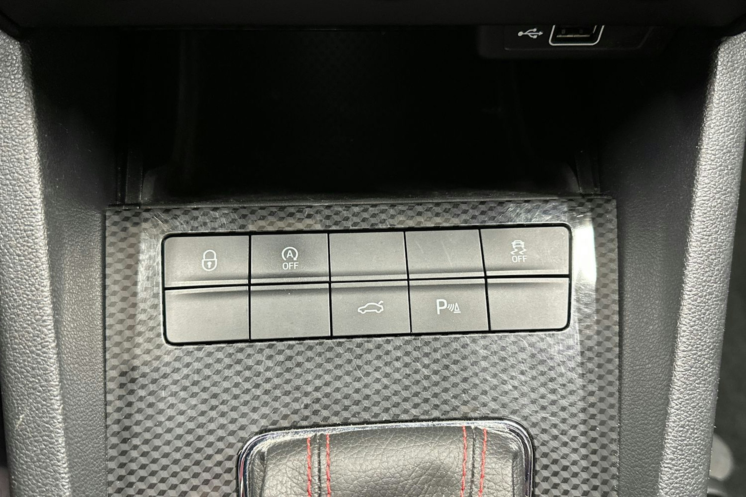 valkoinen Skoda Octavia 2018 kuva 23.