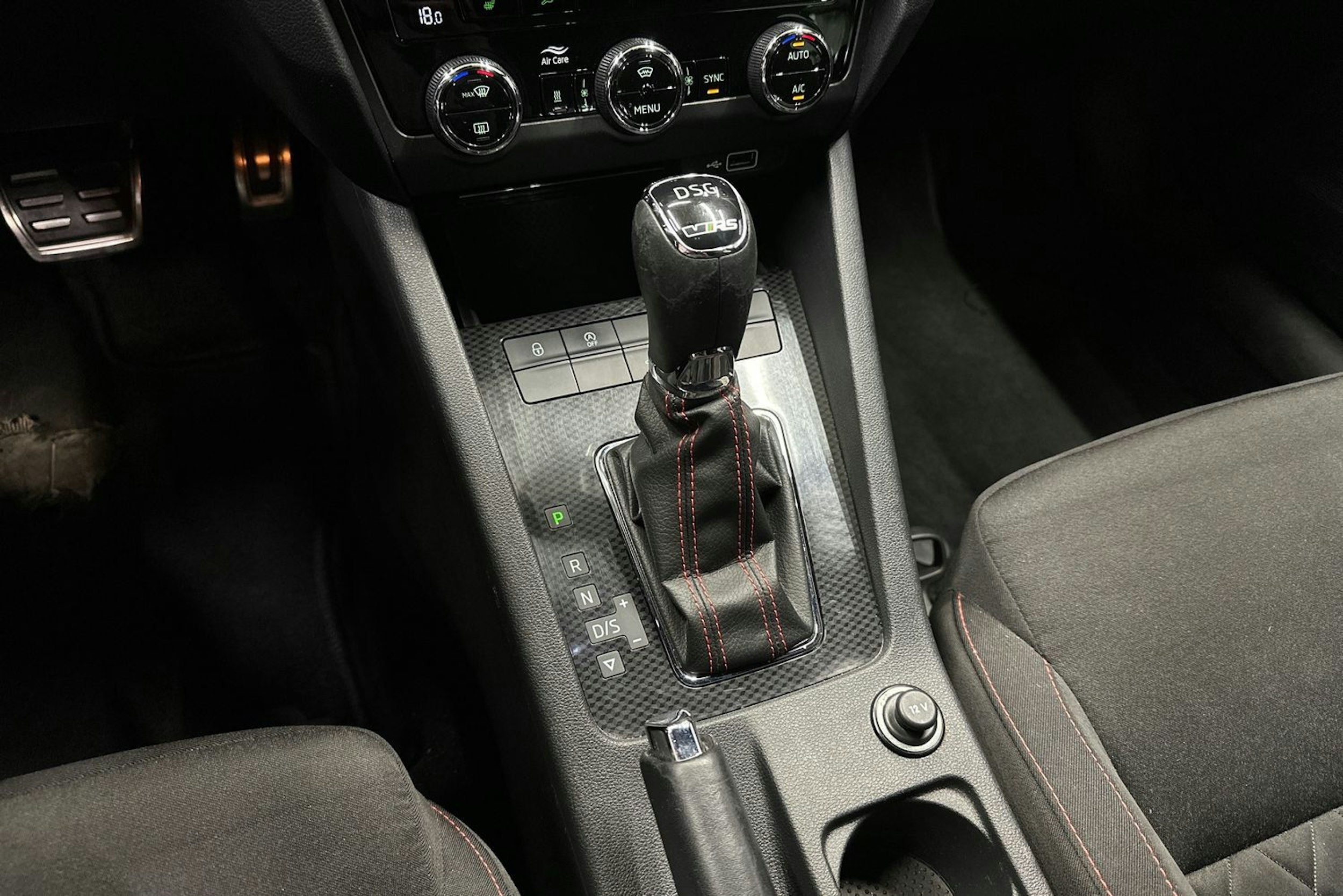 valkoinen Skoda Octavia 2018 kuva 24.