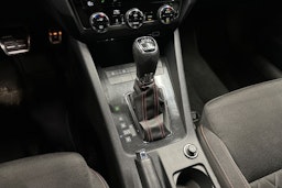 valkoinen Skoda Octavia 2018 kuva 24.