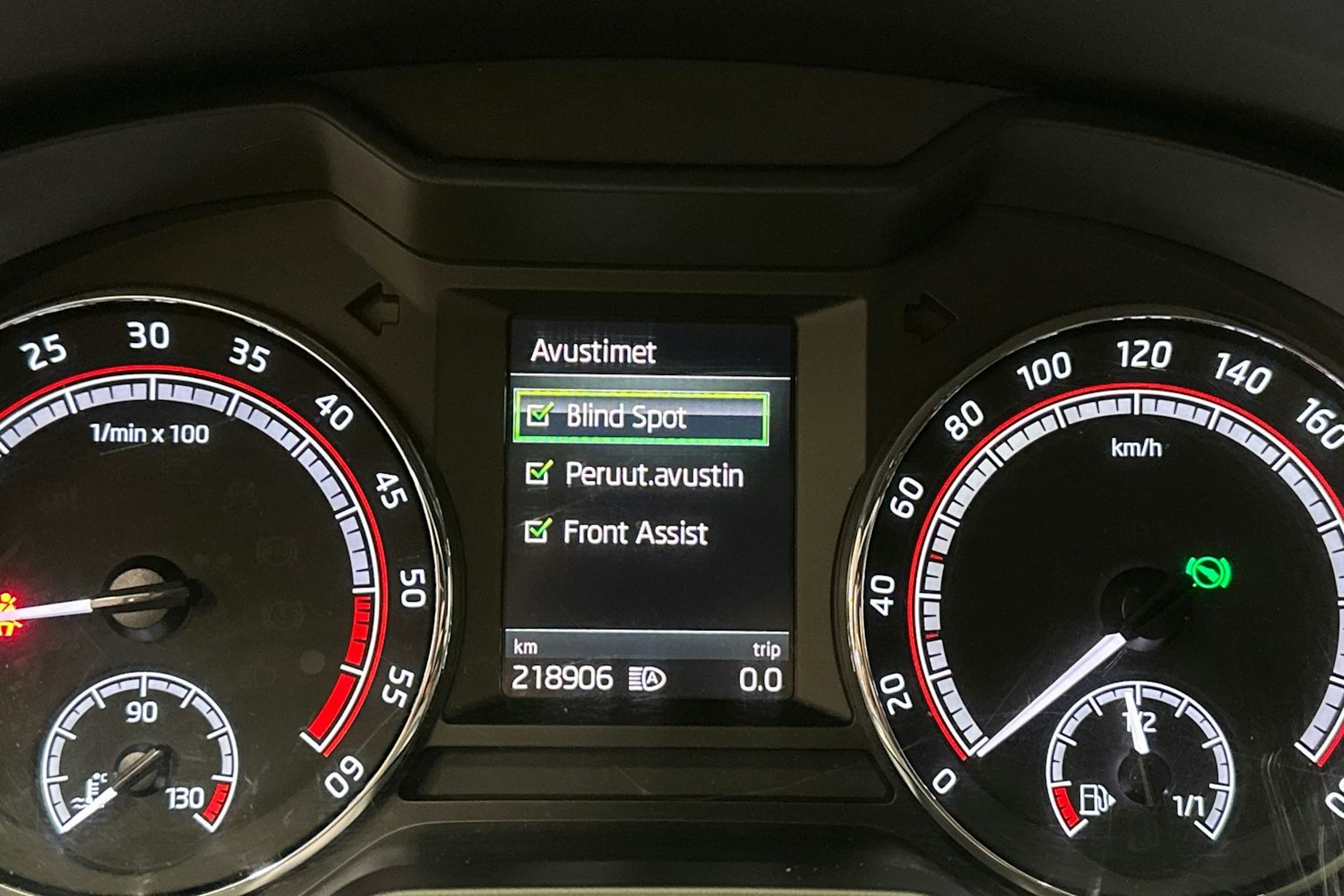 valkoinen Skoda Octavia 2018 kuva 27.