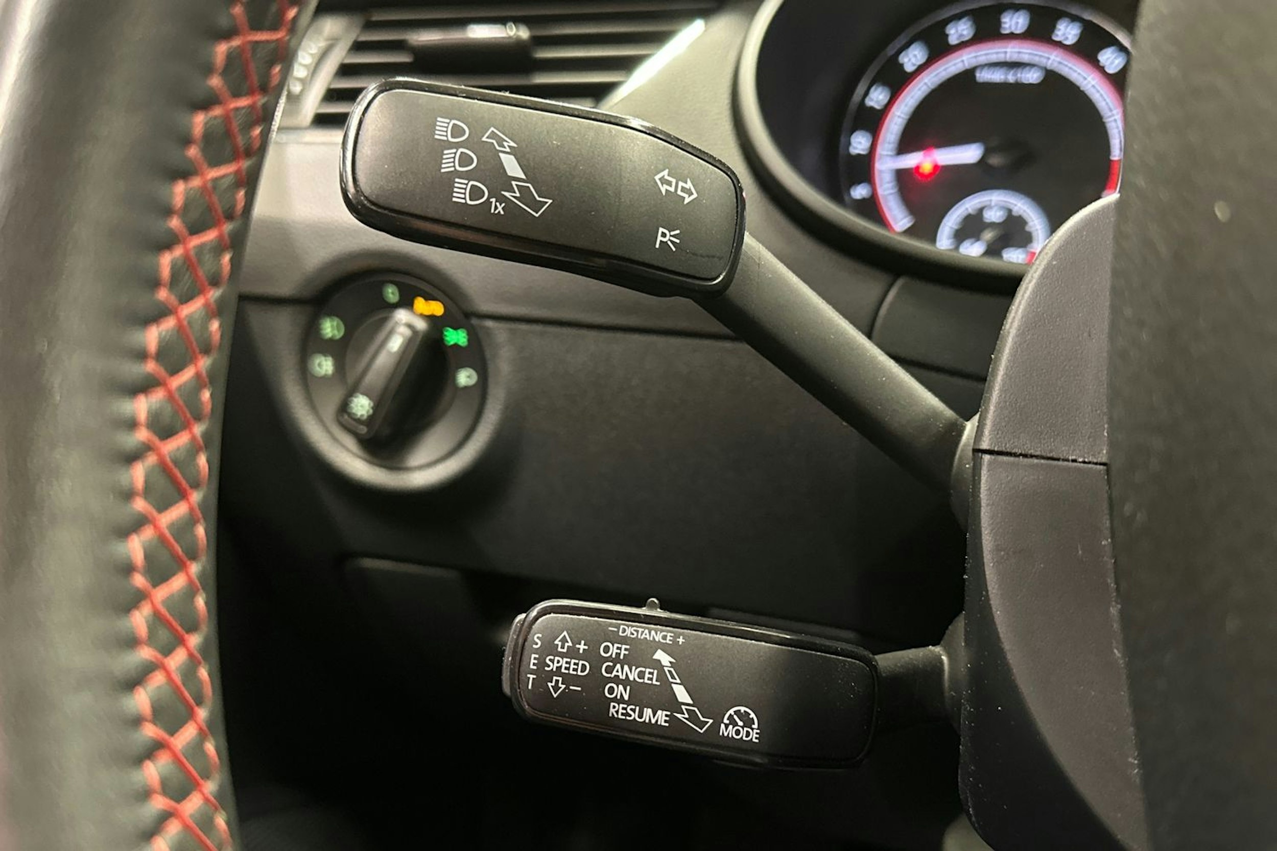 valkoinen Skoda Octavia 2018 kuva 28.