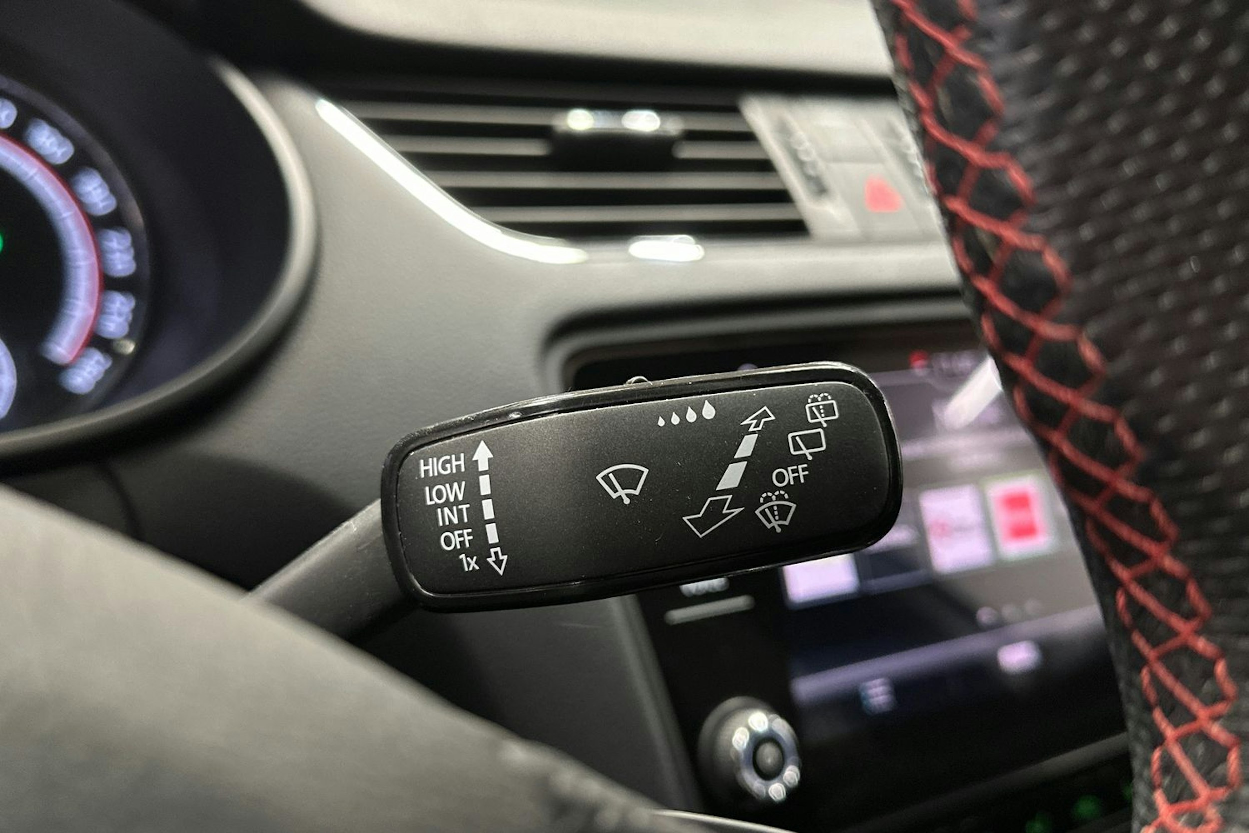 valkoinen Skoda Octavia 2018 kuva 29.