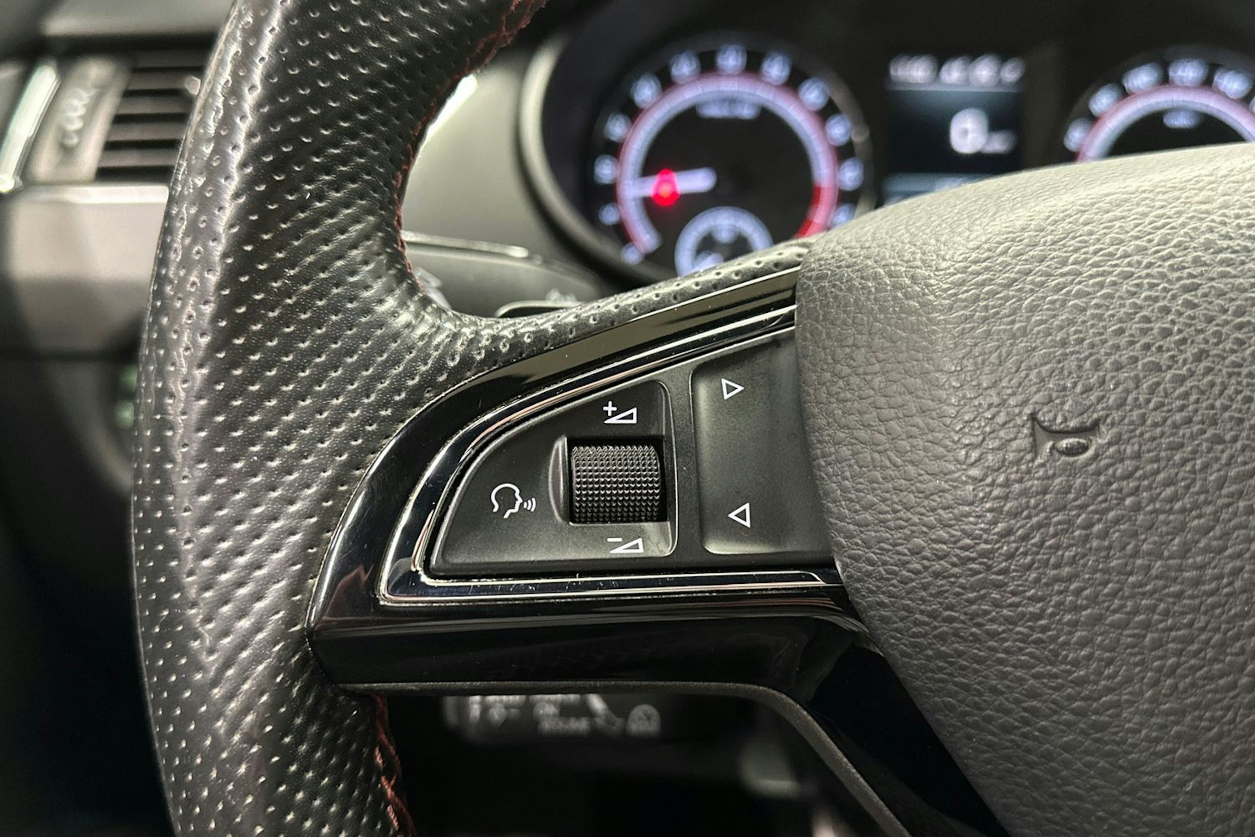 valkoinen Skoda Octavia 2018 kuva 31.