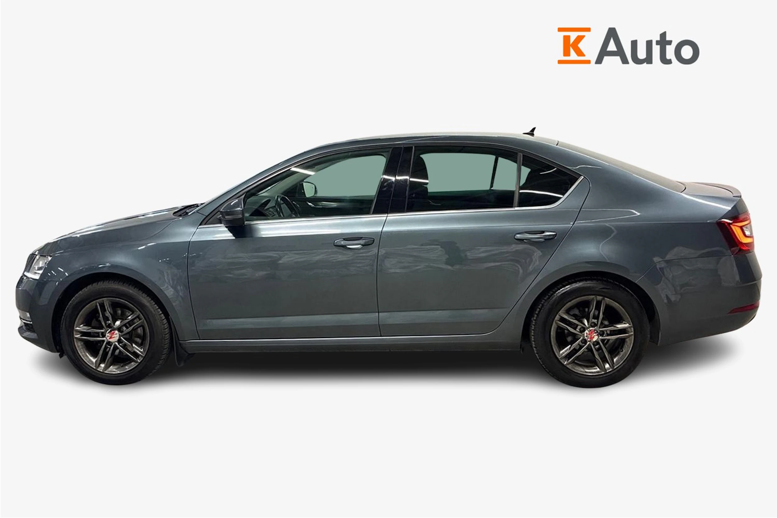 harmaa Skoda Octavia 2019 kuva 5.