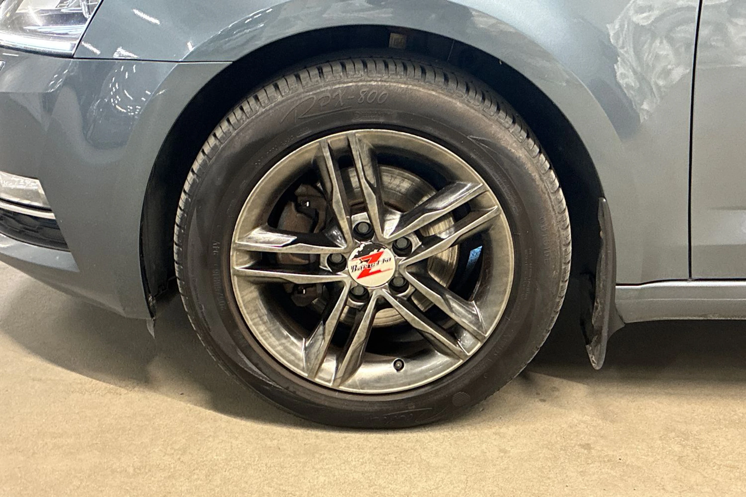 harmaa Skoda Octavia 2019 kuva 10.