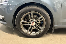 harmaa Skoda Octavia 2019 kuva 10.