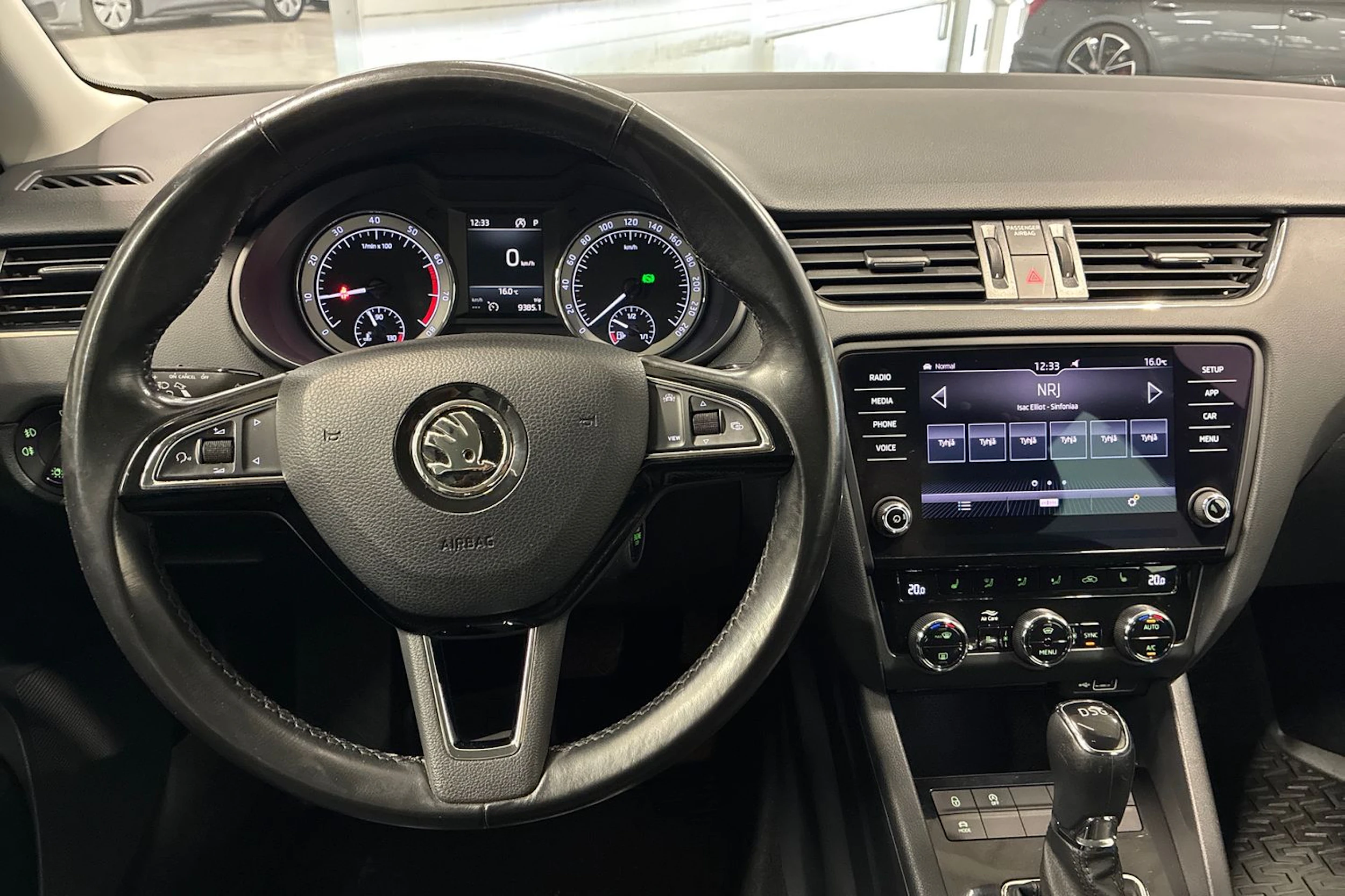 harmaa Skoda Octavia 2019 kuva 11.