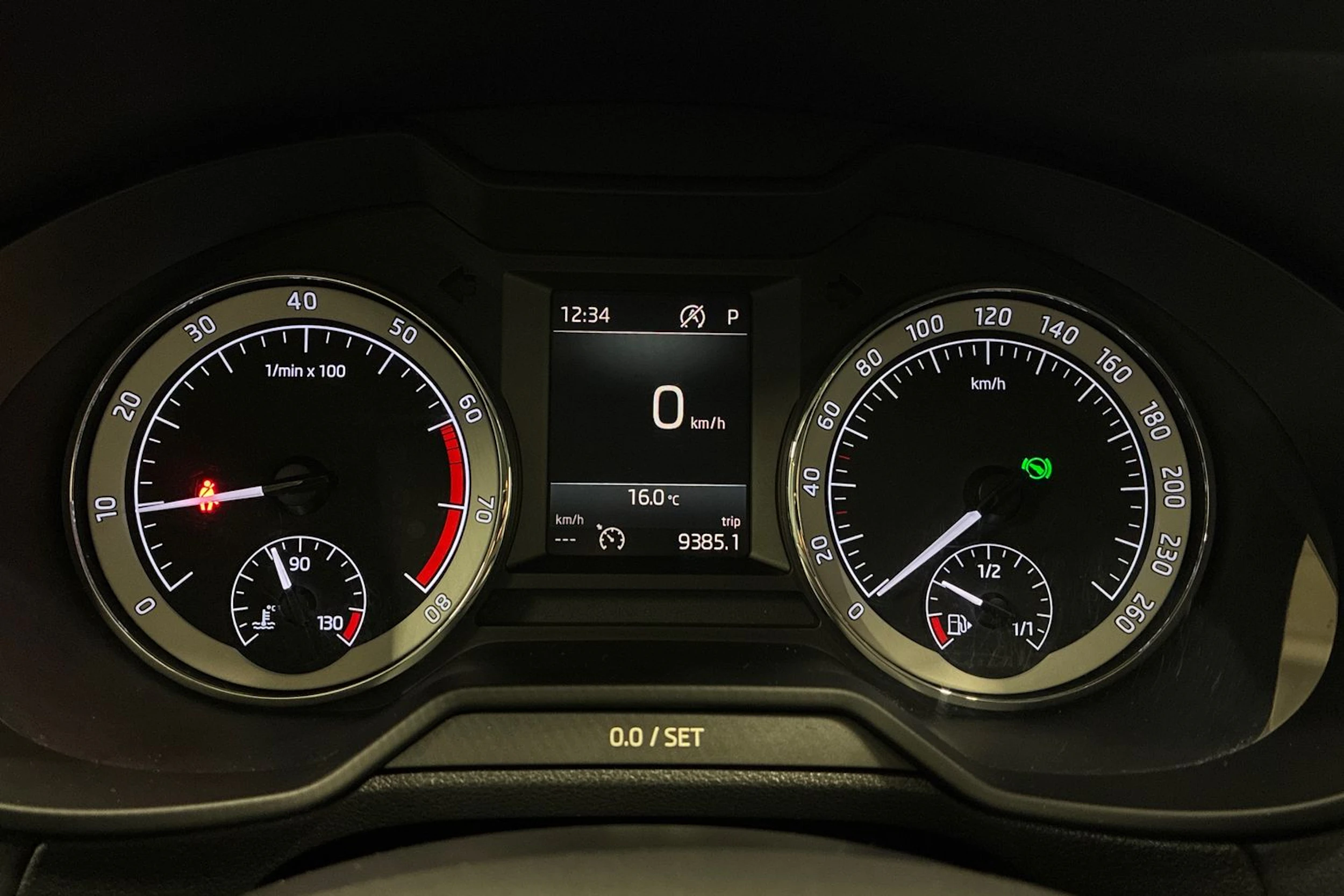 harmaa Skoda Octavia 2019 kuva 12.