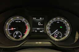 harmaa Skoda Octavia 2019 kuva 12.