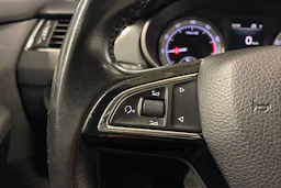 harmaa Skoda Octavia 2019 kuva 13.