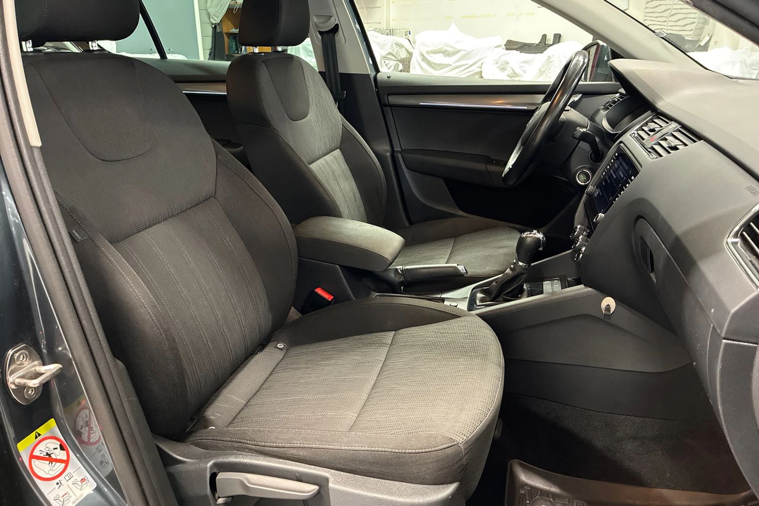 harmaa Skoda Octavia 2019 kuva 28.