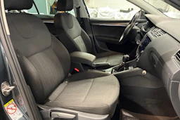 harmaa Skoda Octavia 2019 kuva 28.