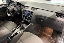 harmaa Skoda Octavia 2019 kuva 29.