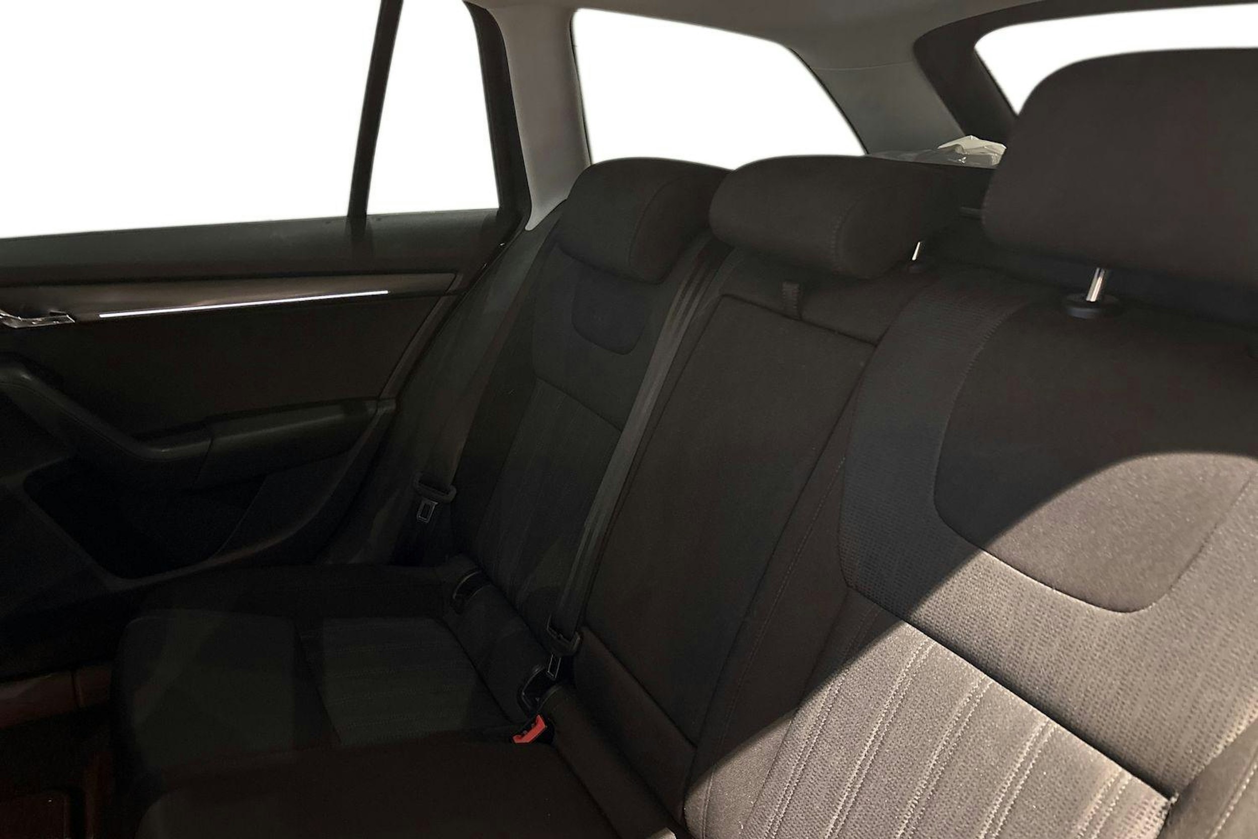 musta Skoda Octavia 2018 kuva 10.