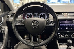 musta Skoda Octavia 2018 kuva 14.