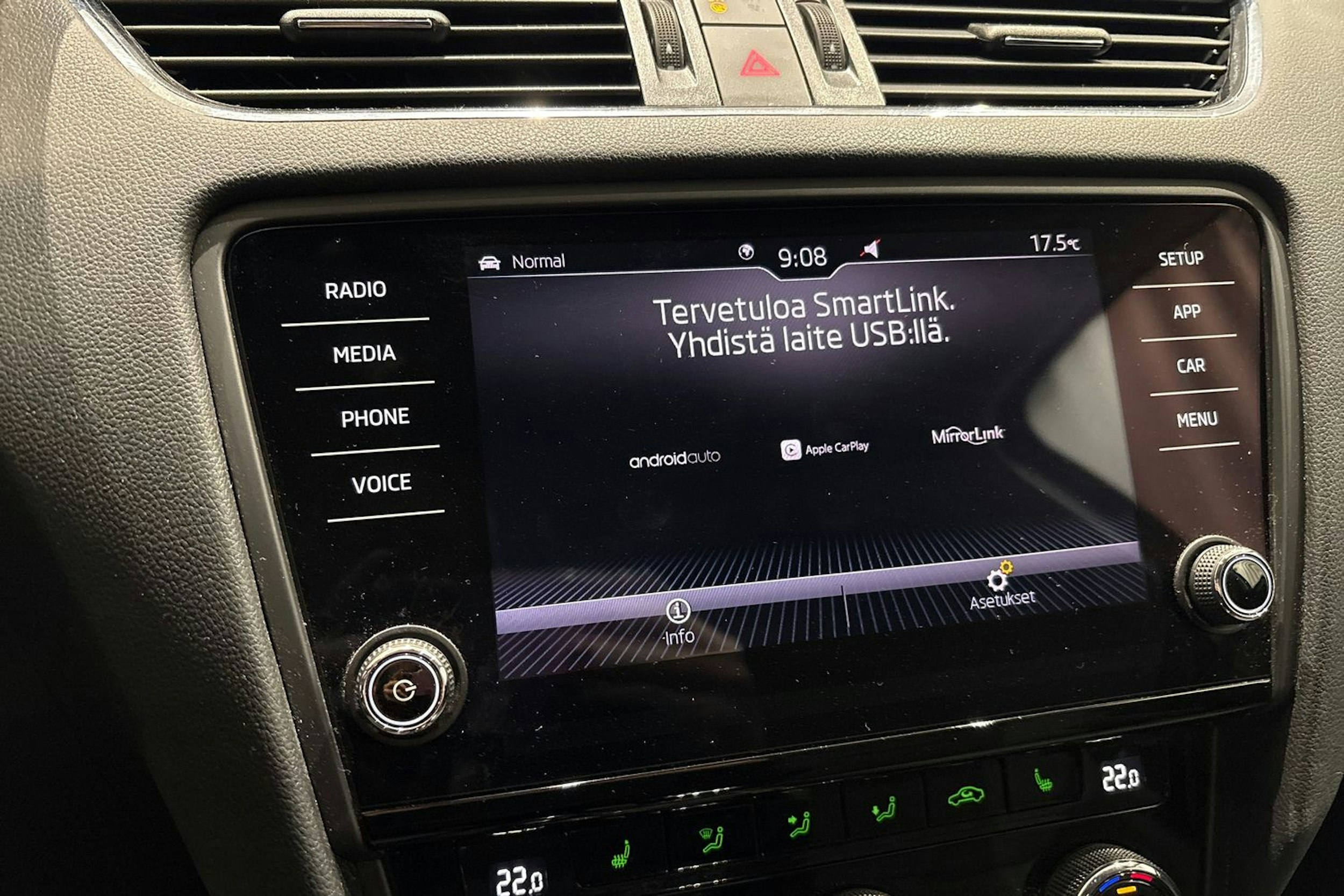 musta Skoda Octavia 2018 kuva 17.