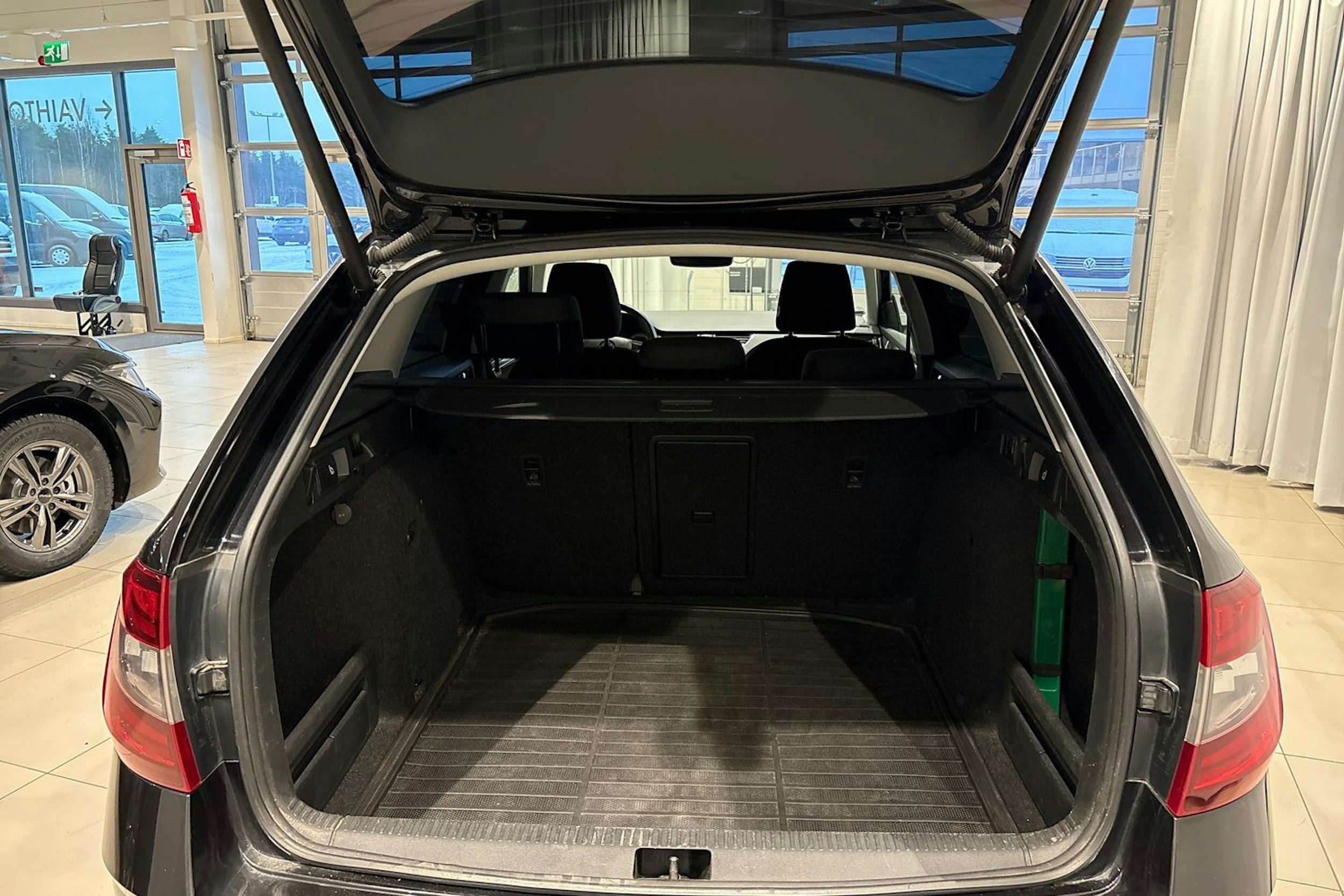 musta Skoda Octavia 2018 kuva 19.