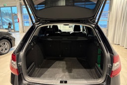 musta Skoda Octavia 2018 kuva 19.