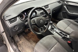 harmaa Skoda Octavia 2018 kuva 3.